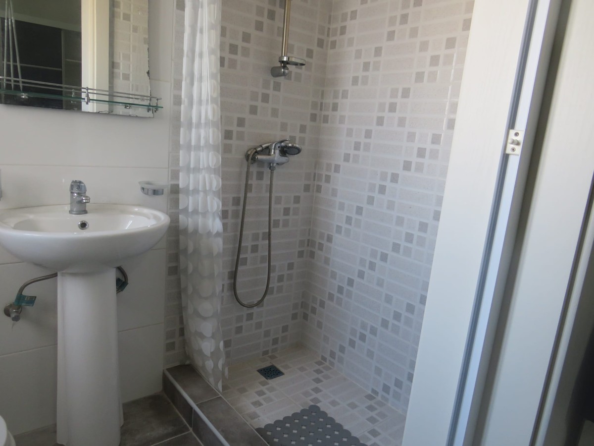 2 Bedroom Ensuite Apartment for Long Let in Marsaxlokk - €1,300/month photo 9