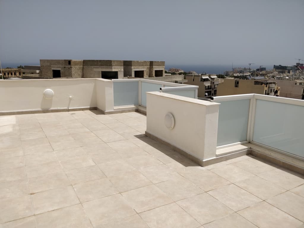 2 Bedroom Penthouse for Long Let in Ibraġ - €1,250/month