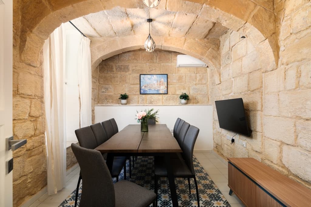 5 Bedroom House of Character for Long Let in Naxxar - €5,000/month