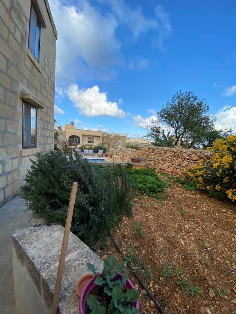 3 Bedroom Farmhouse for Long Let in Xagħra - €1,400/month