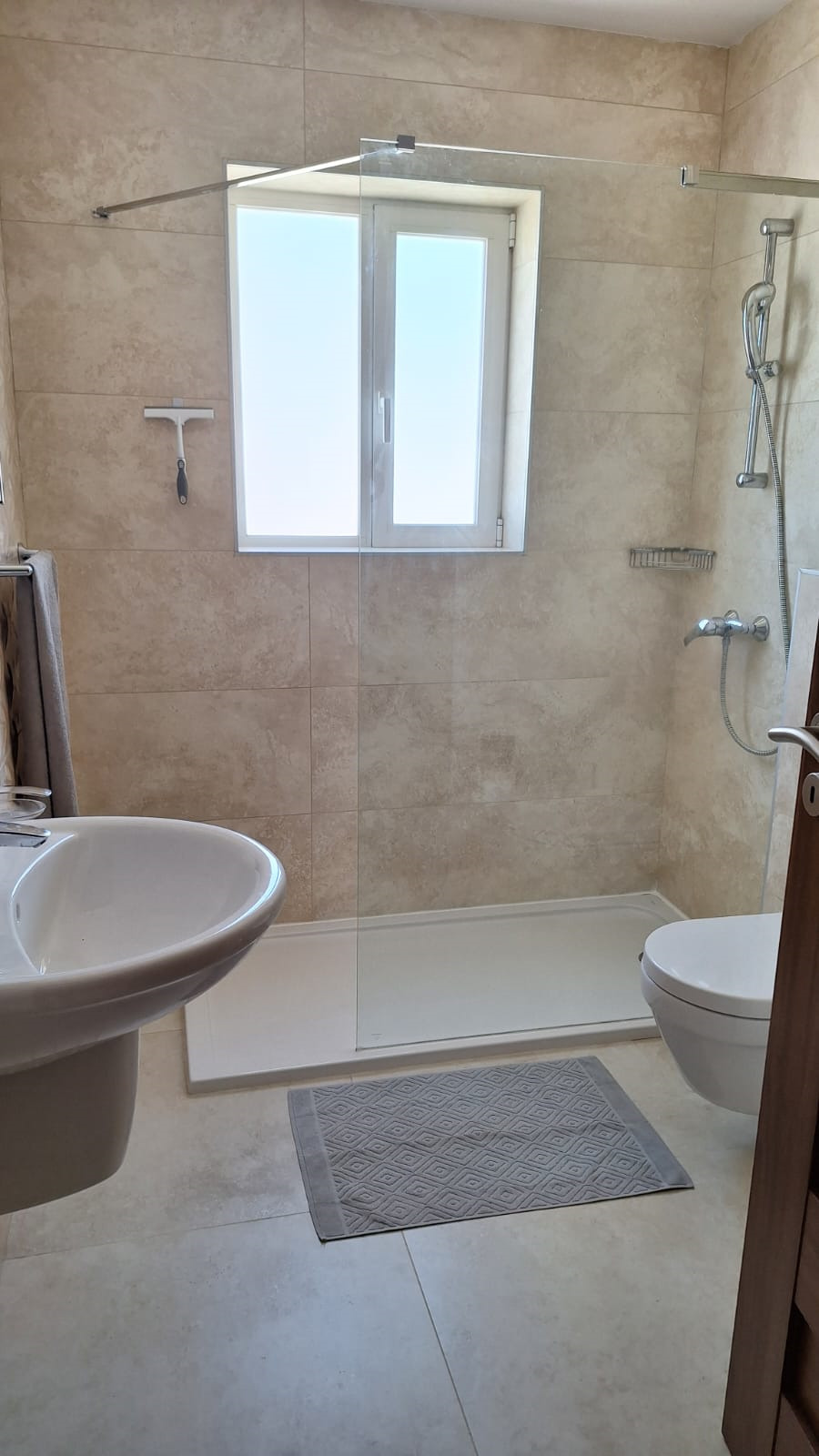 2 Bedroom Penthouse for Long Let in San Ġwann - €2,100/month photo 9