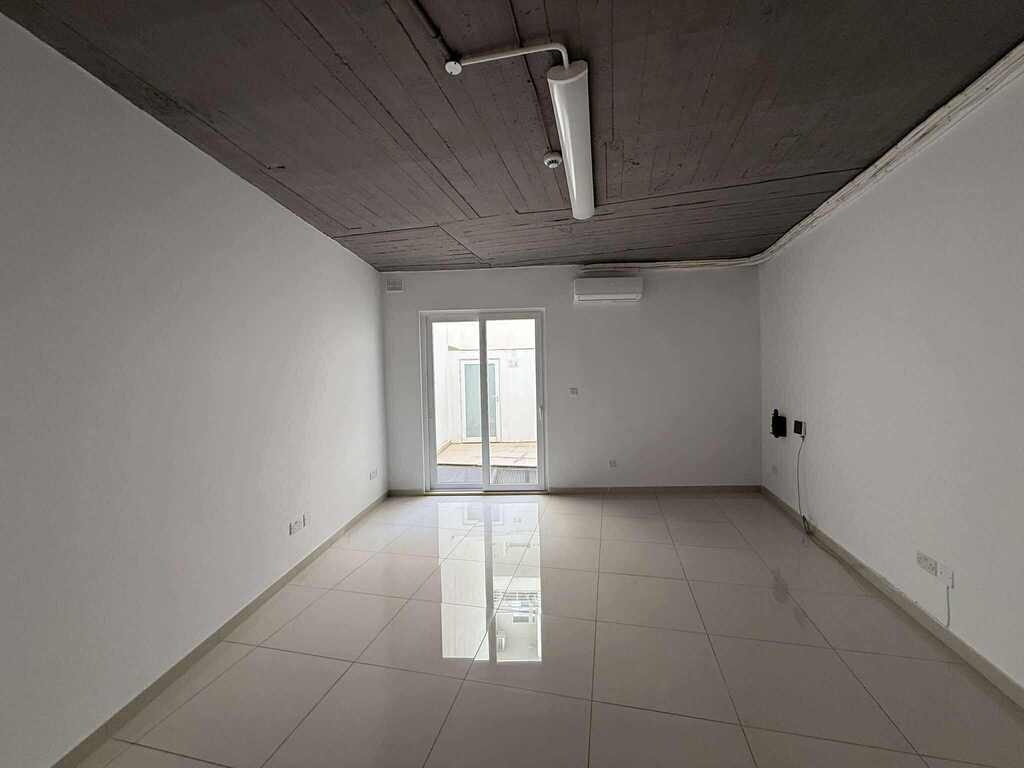 Office for Long Let in Għargħur - €1,900/month photo 7