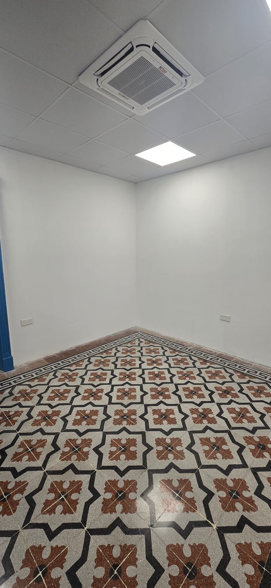 Office for Long Let in Valletta - €2,000/month photo 3