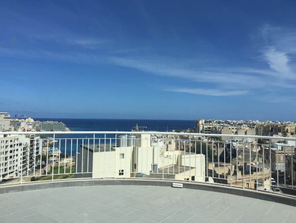 2 Bedroom Penthouse for Long Let in Sliema - €2,500/month