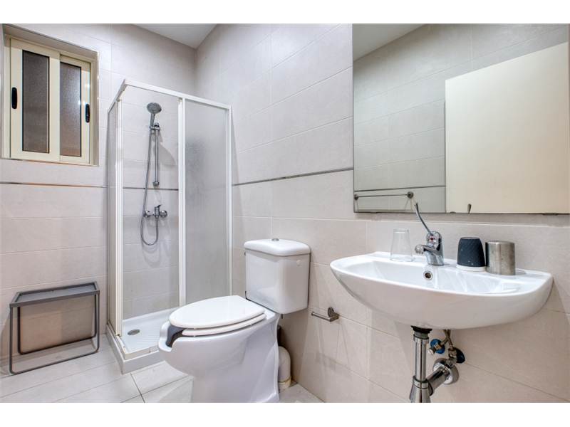 3 Bedroom Ensuite Maisonette for Long Let in Sliema - €2,200/month photo 9