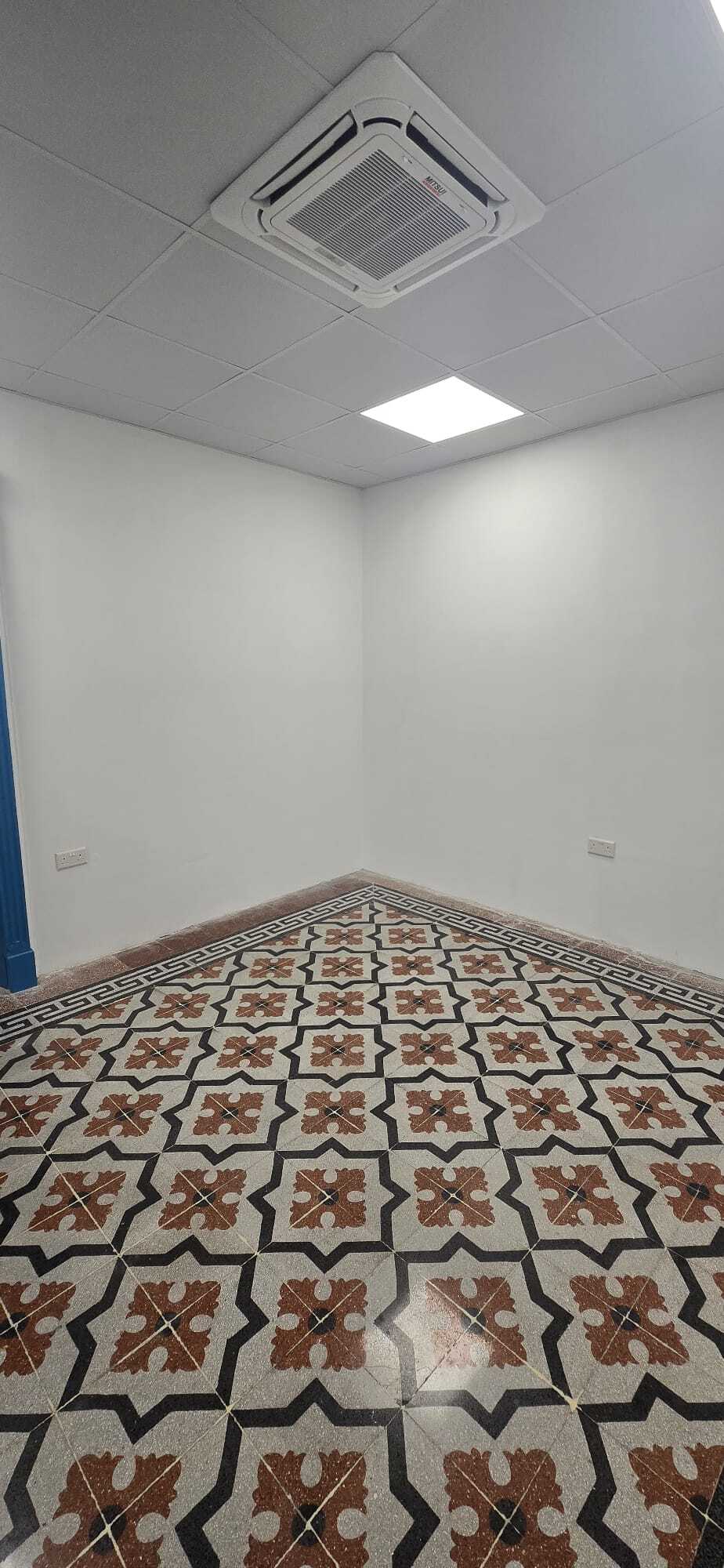 Office for Long Let in Valletta - €2,000/month photo 2