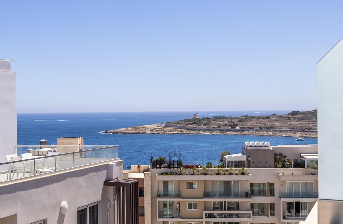 Stunning Modern 3-Bedroom Penthouse with Sea Views in Qawra photo 8