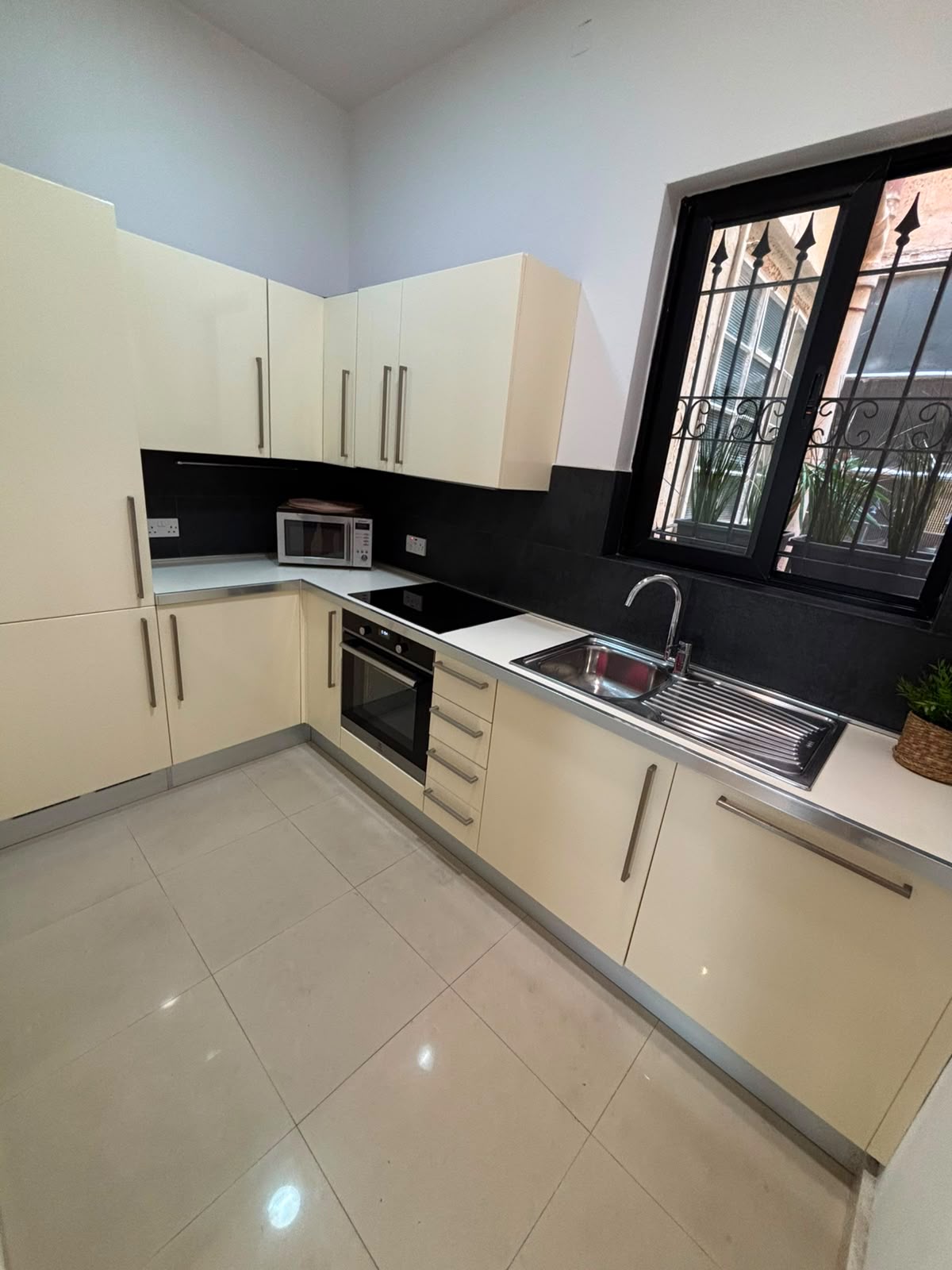 Beautifully Converted 3-Bedroom Townhouse in Sliema photo 4