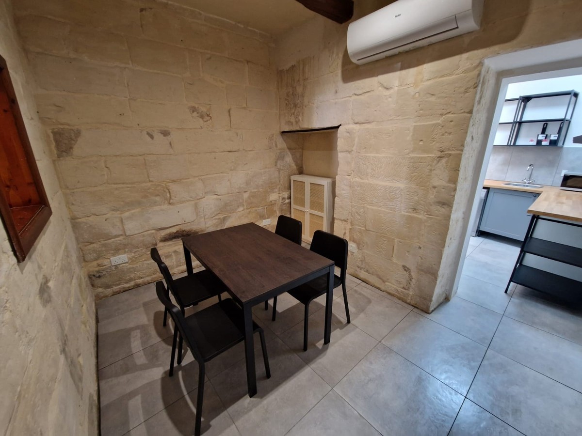Designer Finished 1-Bedroom Townhouse with Beautiful Terrace in Sliema photo 3