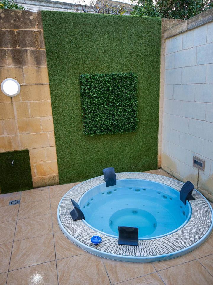 4 Bedroom Ensuite Villa for Long Let in Naxxar - €2,500/month photo 6