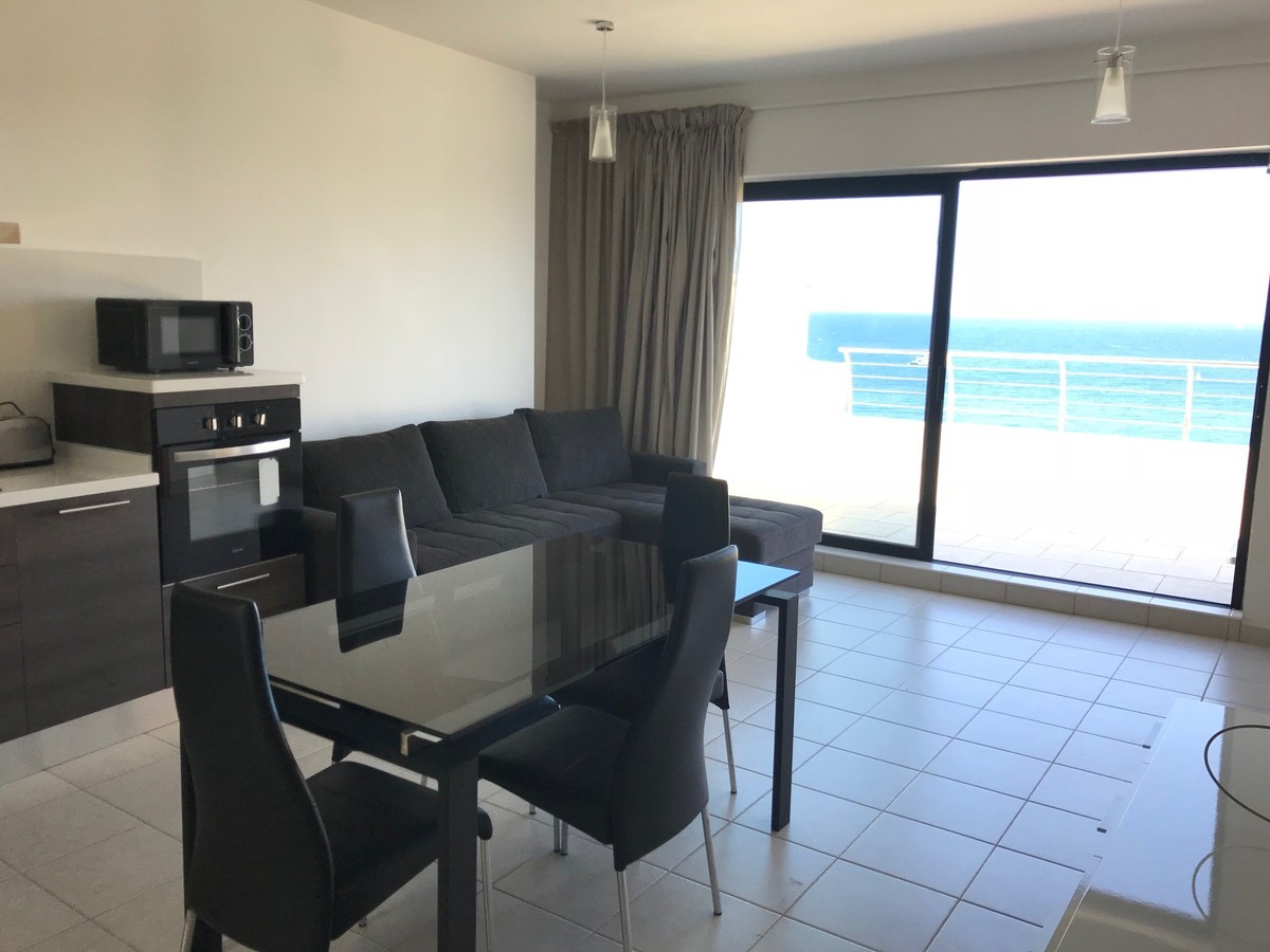 Stunning 2-Bedroom Penthouse with Sea Views in St Julians photo 3