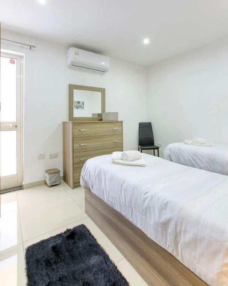 2 Bedroom Maisonette for Long Let in Gżira - €1,500/month photo 5
