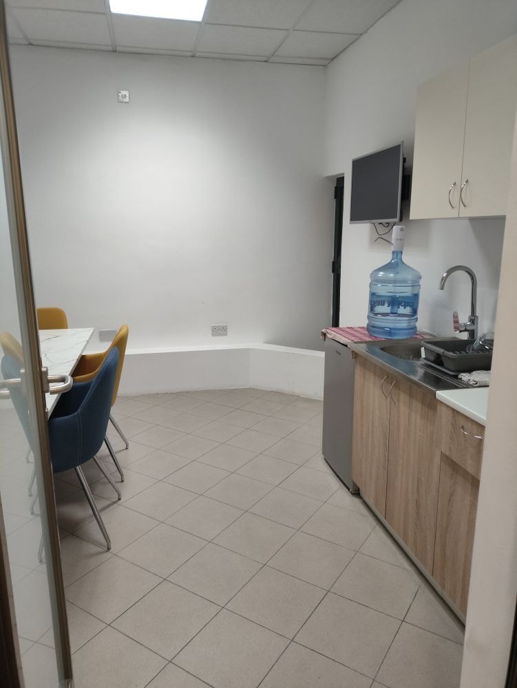 Office for Long Let in Iklin - €1,500/month photo 5