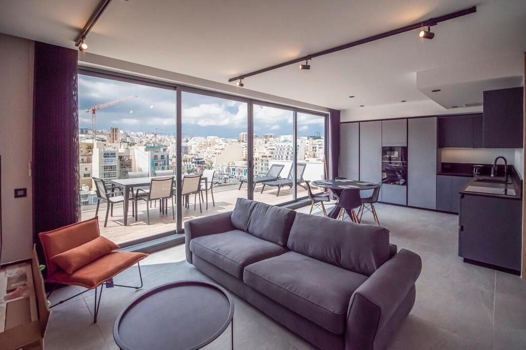 2 Bedroom Penthouse for Long Let in St. Julian's - €4,000/month photo 3