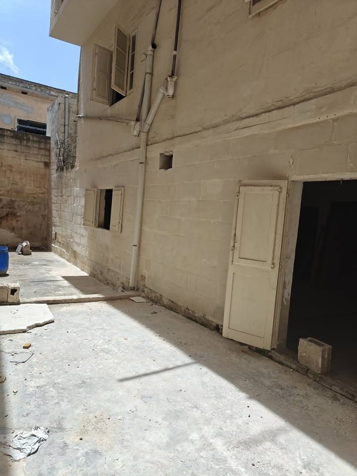 Massive Commercial Premises 463sqm Warehouse in Hamrun photo 10
