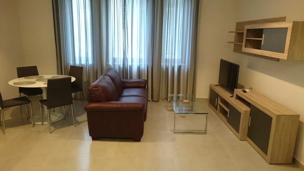 2 Bedroom Ensuite Apartment for Long Let in Sliema - €2,500/month