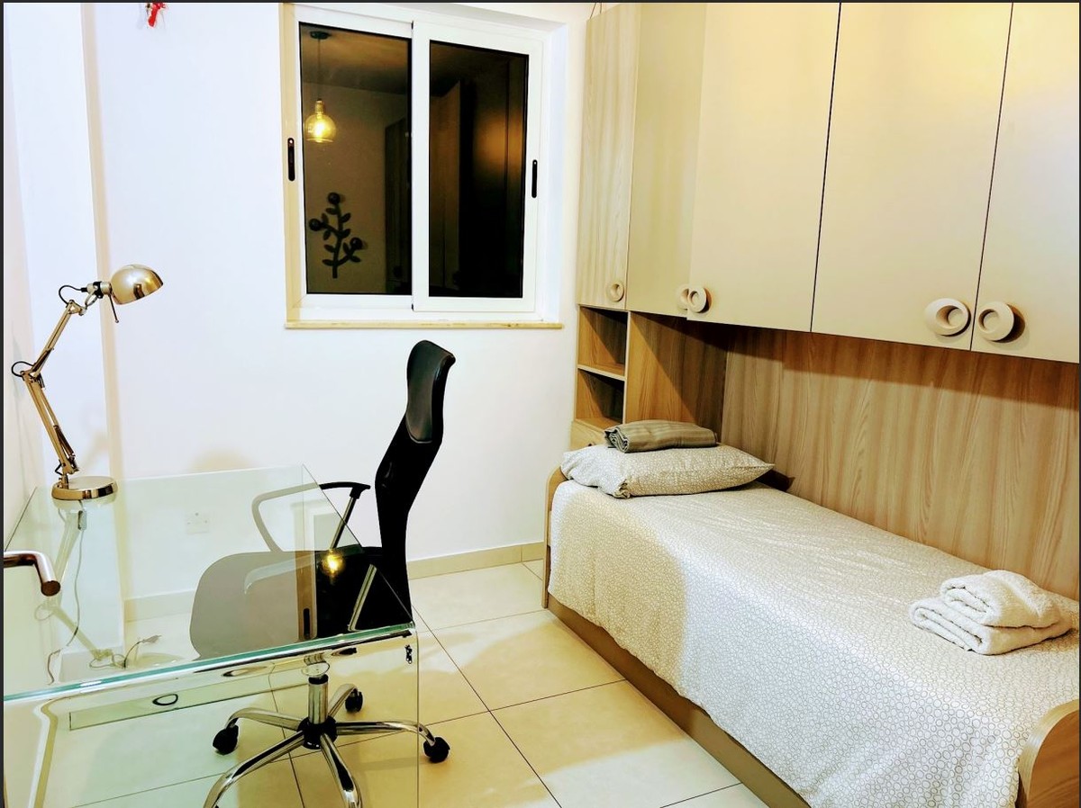 Modern 2-Bedroom Apartment in Balluta Bay St Julians photo 5