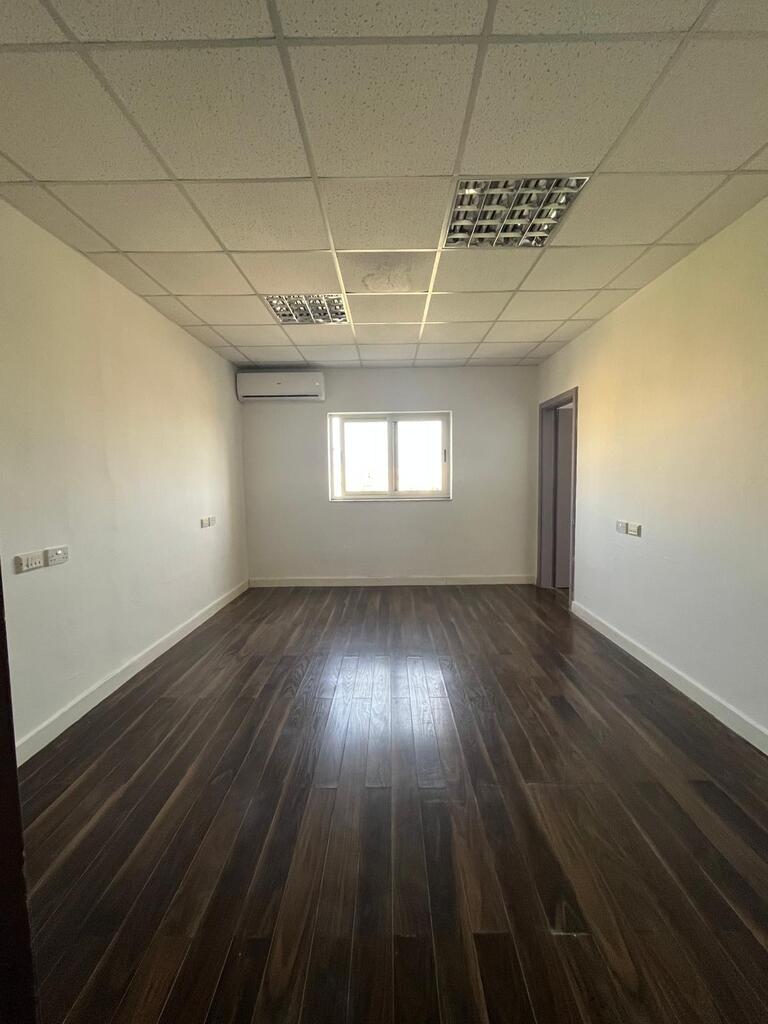 Office for Long Let in Ħamrun - €1,500/month photo 5