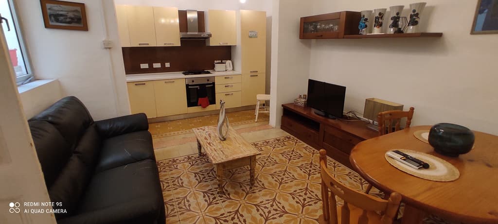 2 Bedroom Townhouse for Long Let in Gżira - €1,350/month