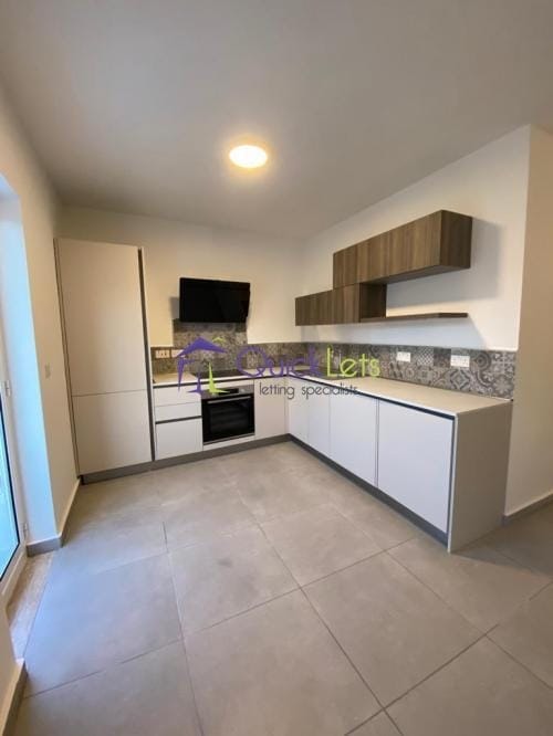GZIRA | SEA FRONT APARTMENT | €1,480/month photo 4