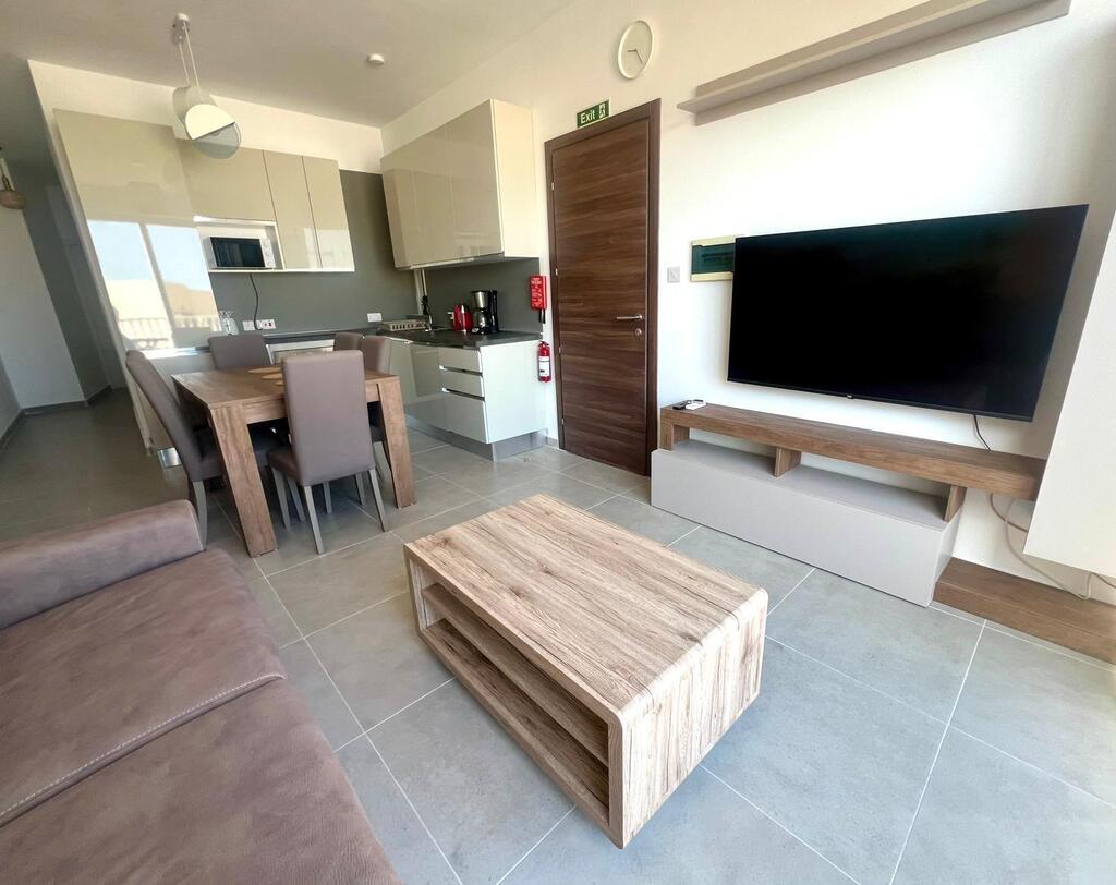2 Bedroom Penthouse for Long Let in St. Paul's Bay - €1,600/month photo 2