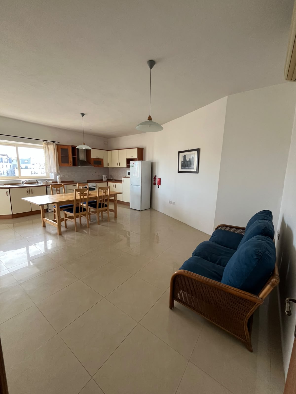Beautifully Furnished 2-Bedroom Penthouse with Sea Views in St Julians photo 2