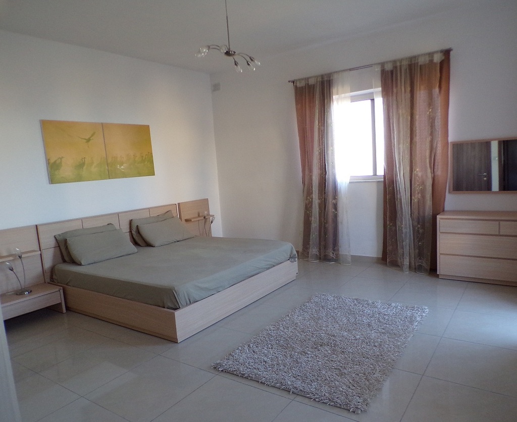 6 Bedroom Villa for Long Let in Madliena - €6,000/month photo 8