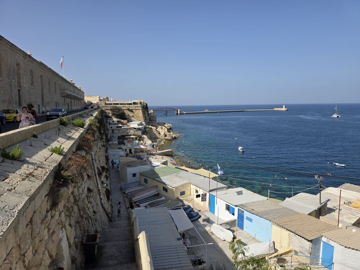 Beautiful Freehold 2-Bedroom Apartment in Valletta For Sale photo 2