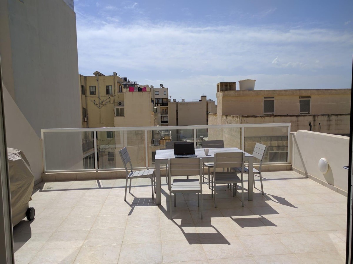 Stunning 2-Bedroom Penthouse by the Seafront in Sliema photo 2