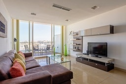 2 Bedroom Ensuite Penthouse for Long Let in Gżira - €2,100/month photo 2