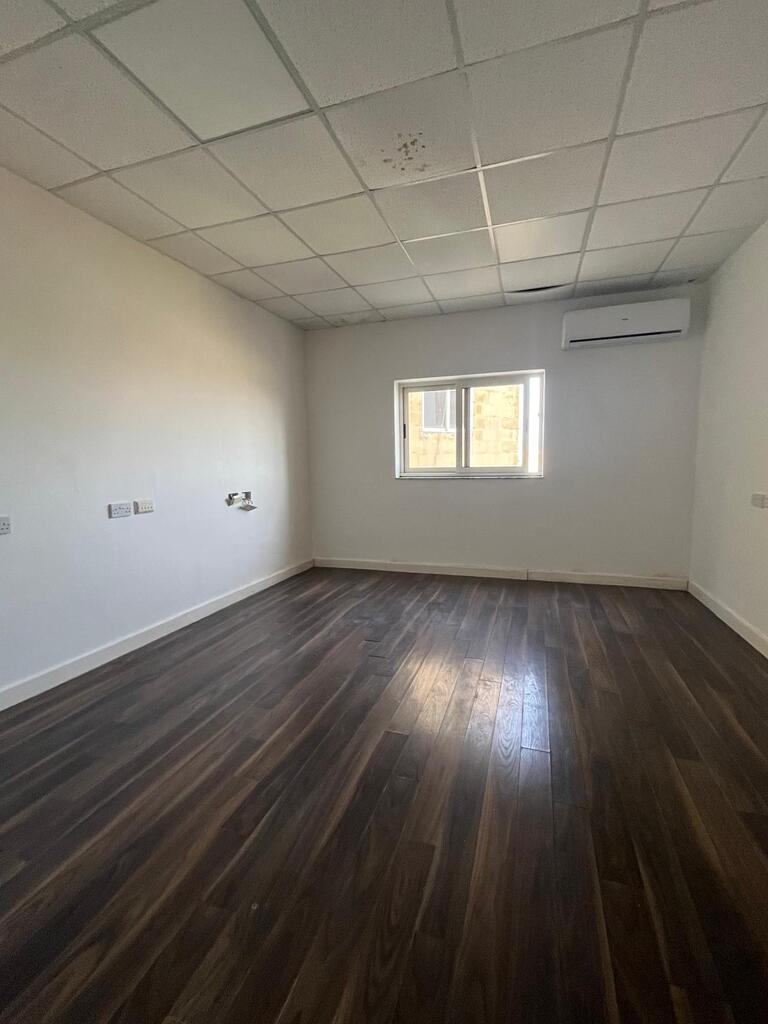 Office for Long Let in Ħamrun - €1,500/month photo 8