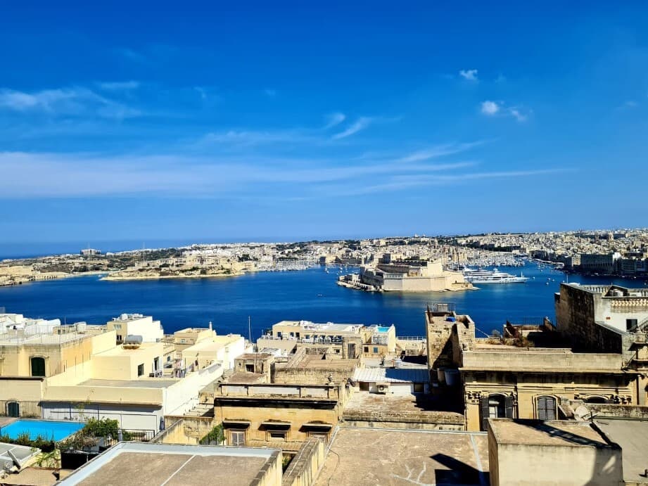 2 Bedroom Penthouse for Long Let in Valletta - €3,800/month