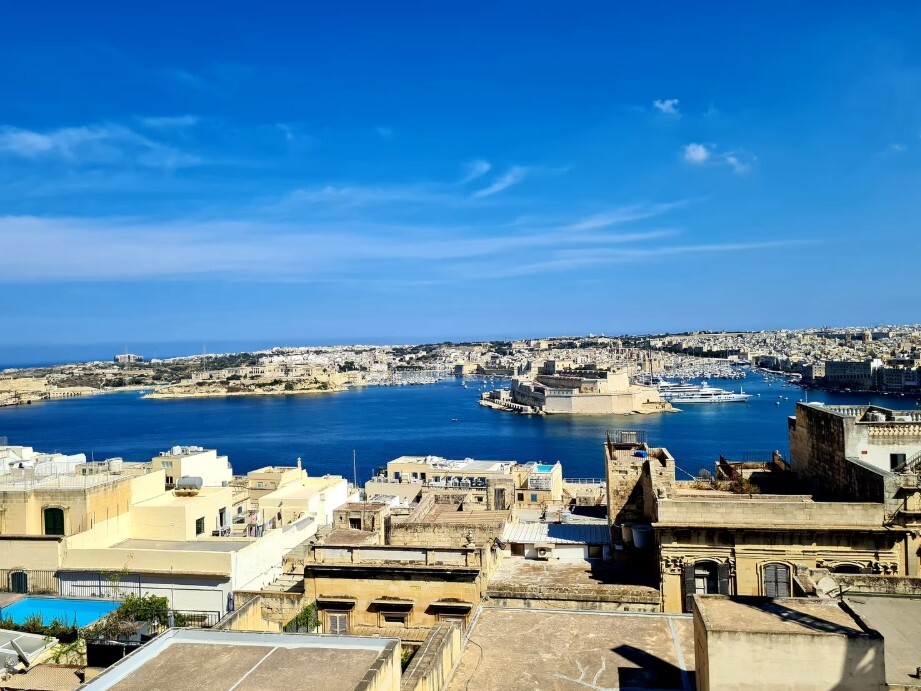 2 Bedroom Penthouse for Long Let in Valletta - €3,800/month