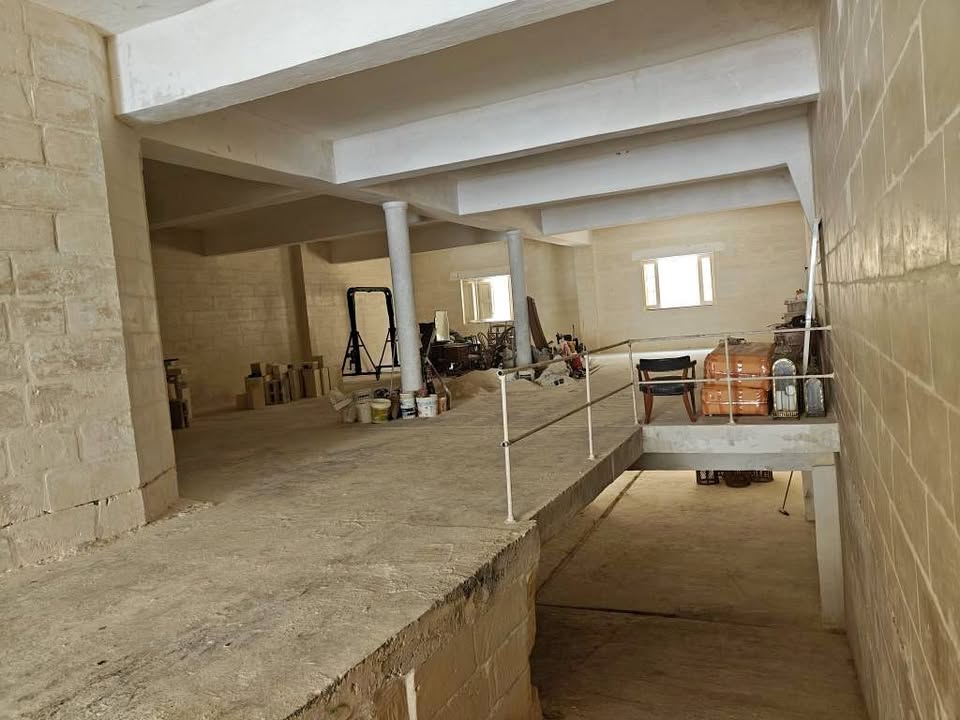 Massive Commercial Premises 463sqm Warehouse in Hamrun photo 2