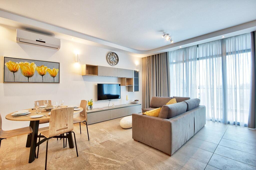 2 Bedroom Ensuite Apartment for Long Let in St. Julian's - €3,200/month photo 2