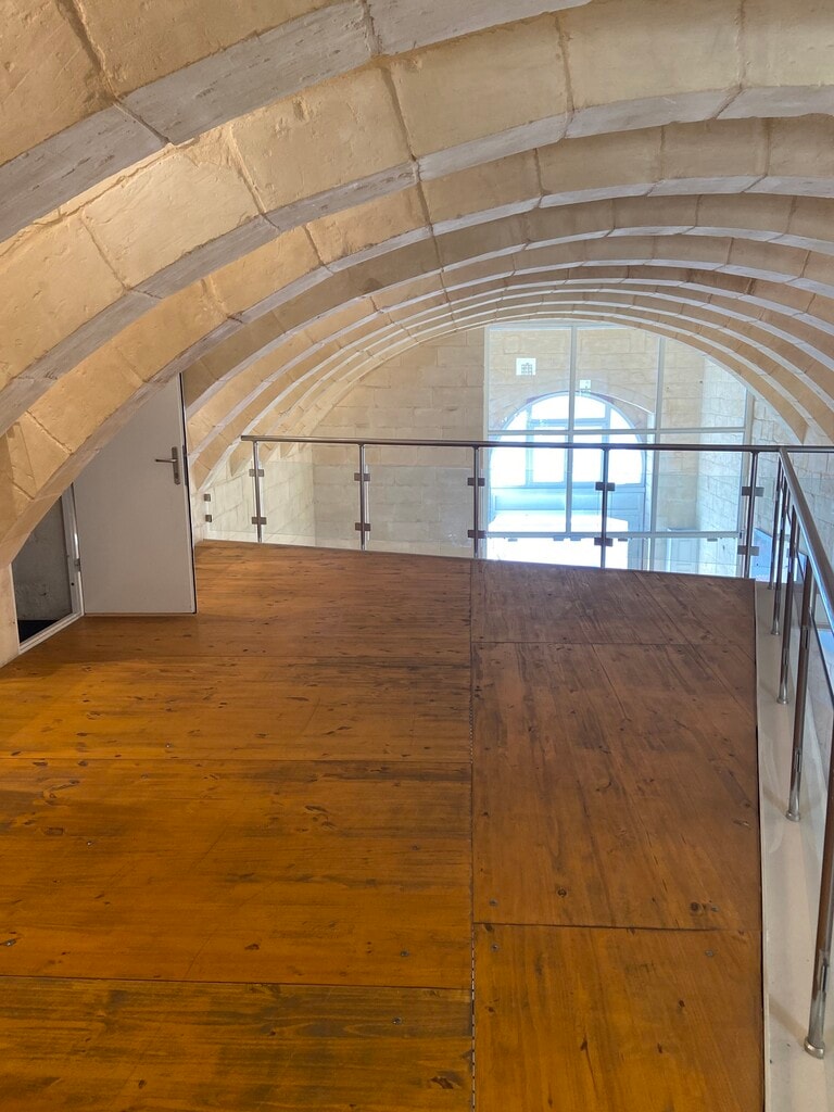 Office for Long Let in Valletta - €5,800/month photo 13