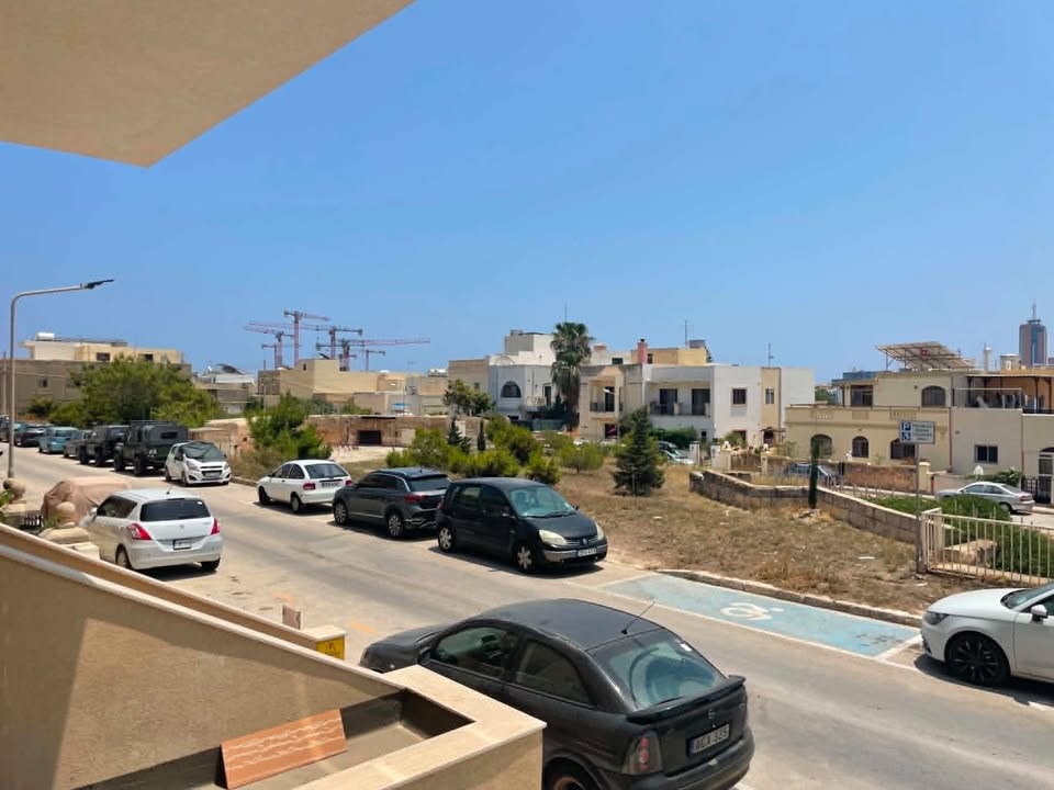 Bright Brand New 3-Bedroom Maisonette with Open Views in Pembroke photo 4