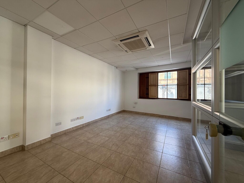 Office for Long Let in Balzan - €4,500/month photo 2