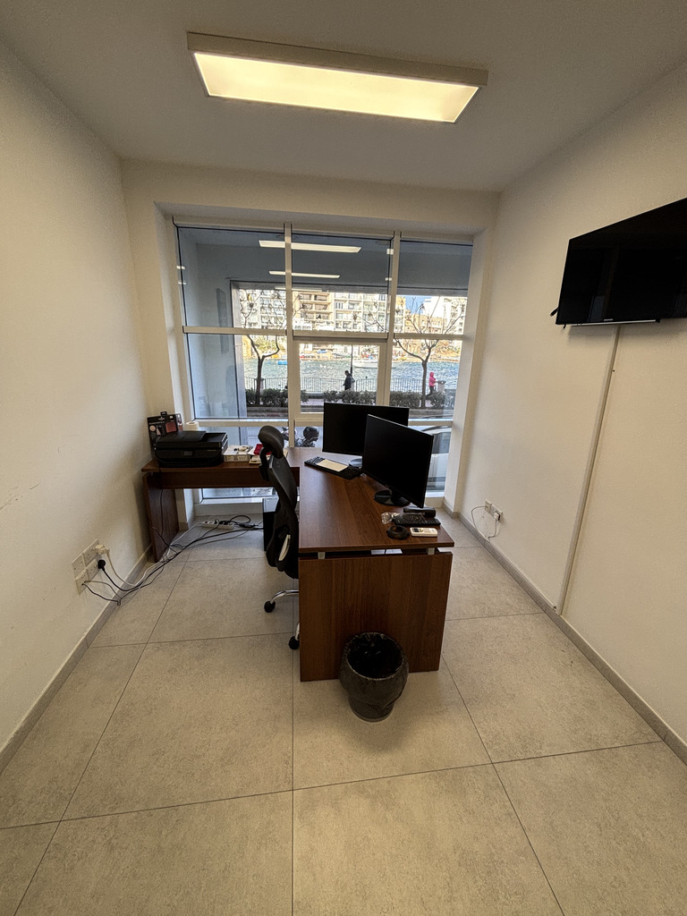 Office for Long Let in St. Julian's - €4,700/month photo 2