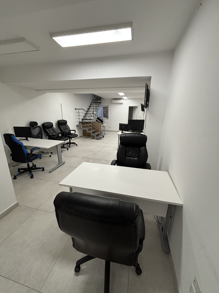 Office for Long Let in St. Julian's - €4,700/month photo 5
