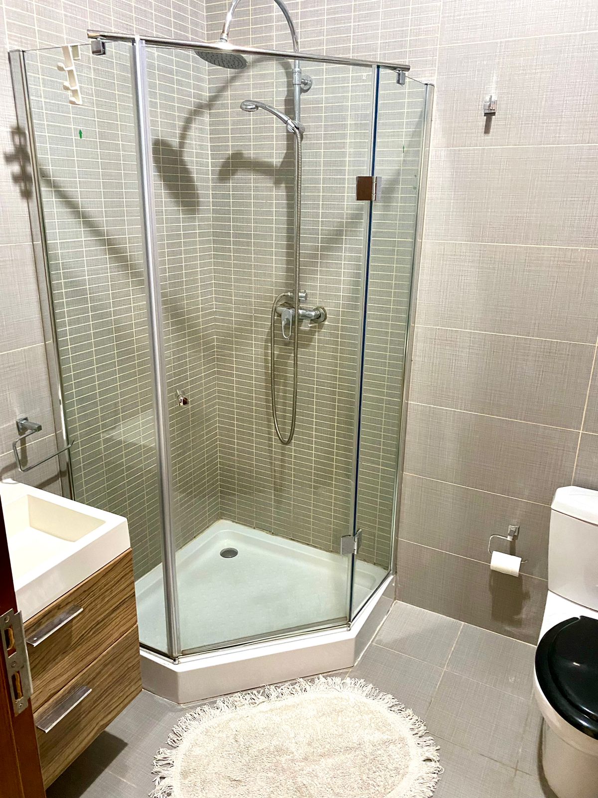Modernly Furnished 2-Bedroom Maisonette in Gzira photo 8