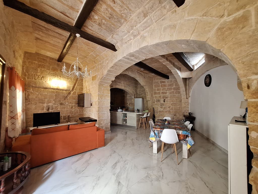 2 Bedroom House of Character for Long Let in Żebbuġ - €1,300/month