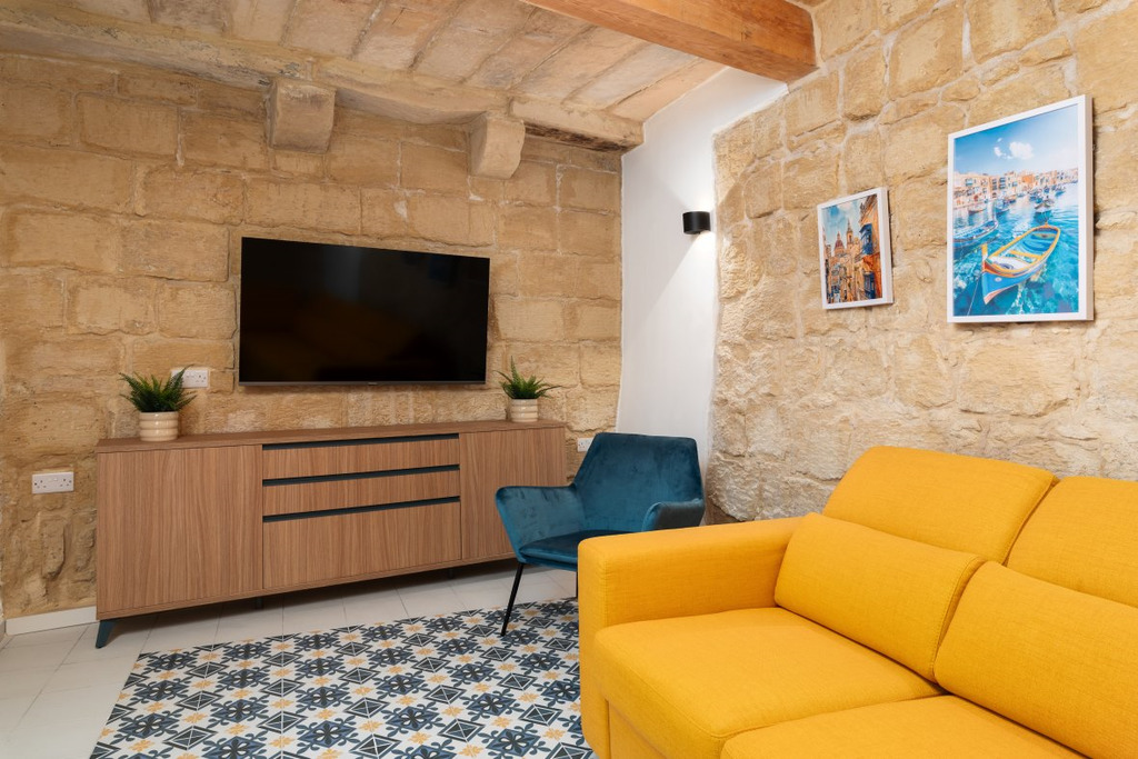 5 Bedroom House of Character for Long Let in Naxxar - €5,000/month photo 6
