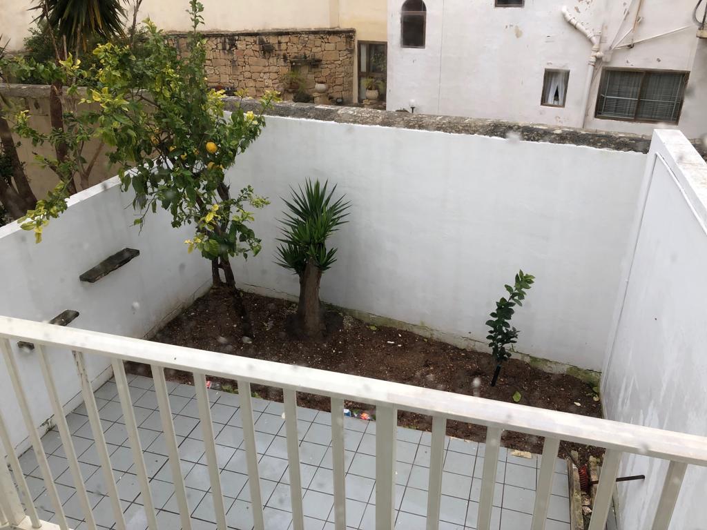Spacious 3-Bedroom Maisonette with A Large Garage & Garden in Swieqi photo 8