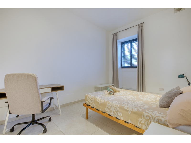 3 Bedroom Ensuite Maisonette for Long Let in Sliema - €2,200/month photo 7