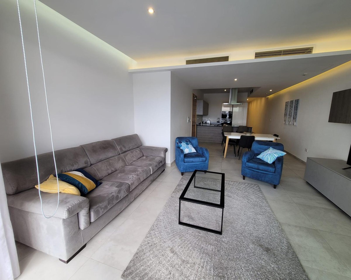 Stunning Seafront 2-Bedroom Apartment with A Large Terrace in Sliema photo 3