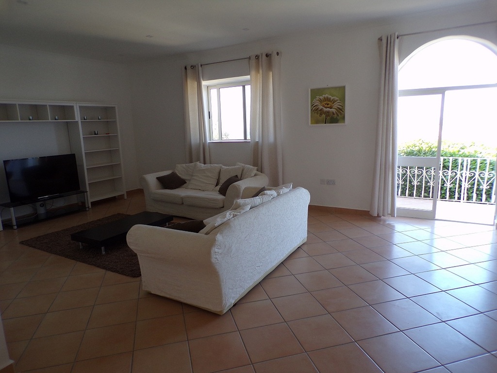 6 Bedroom Villa for Long Let in Madliena - €6,000/month photo 3