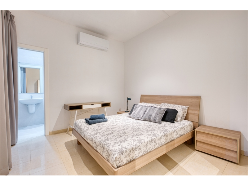 3 Bedroom Ensuite Maisonette for Long Let in Sliema - €2,200/month photo 5