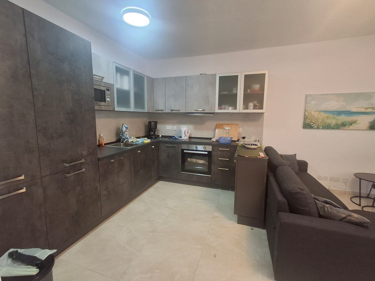 Beautifully Refurbished 2-Bedroom Apartment in Sliema photo 5