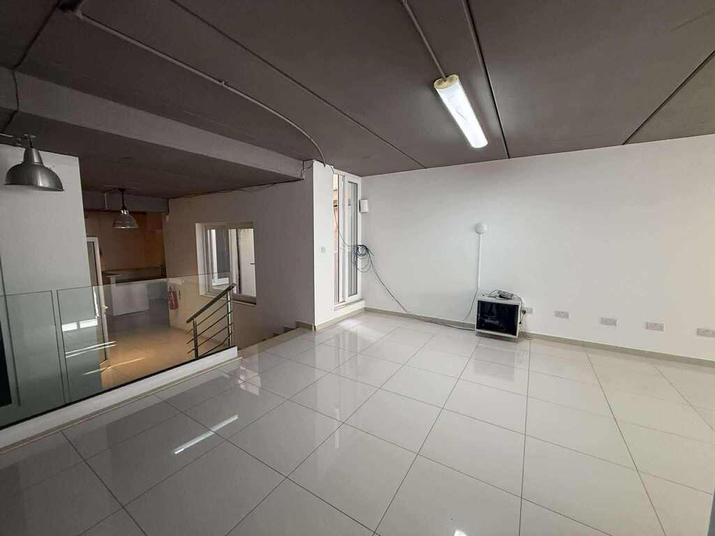 Office for Long Let in Għargħur - €1,900/month photo 3